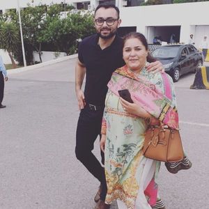 Meet your Posher, Haris